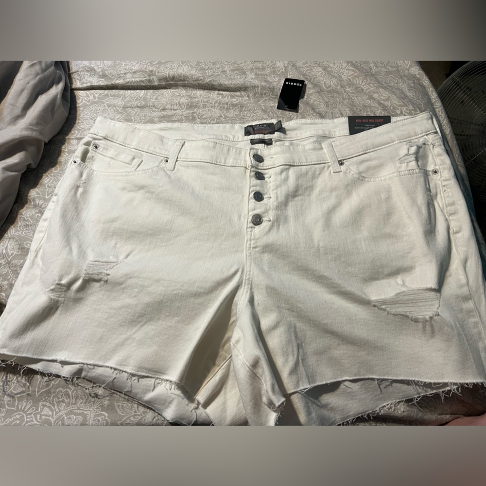 NEW WITH TAGS TORRID SIZE 26